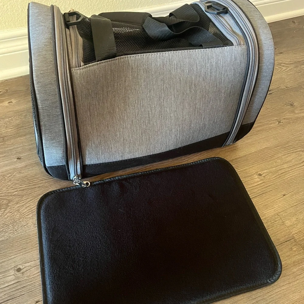 Nautica small pet carrier NEW